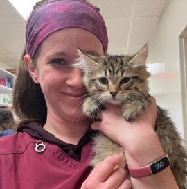 Vet tech with kitty